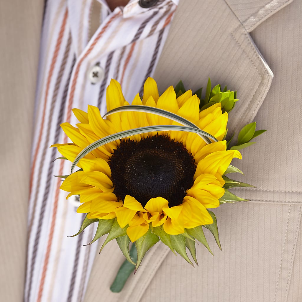 Free Spirit Boutonniere – CARLOS BLOOMS & EVENTS, Garnerville NY