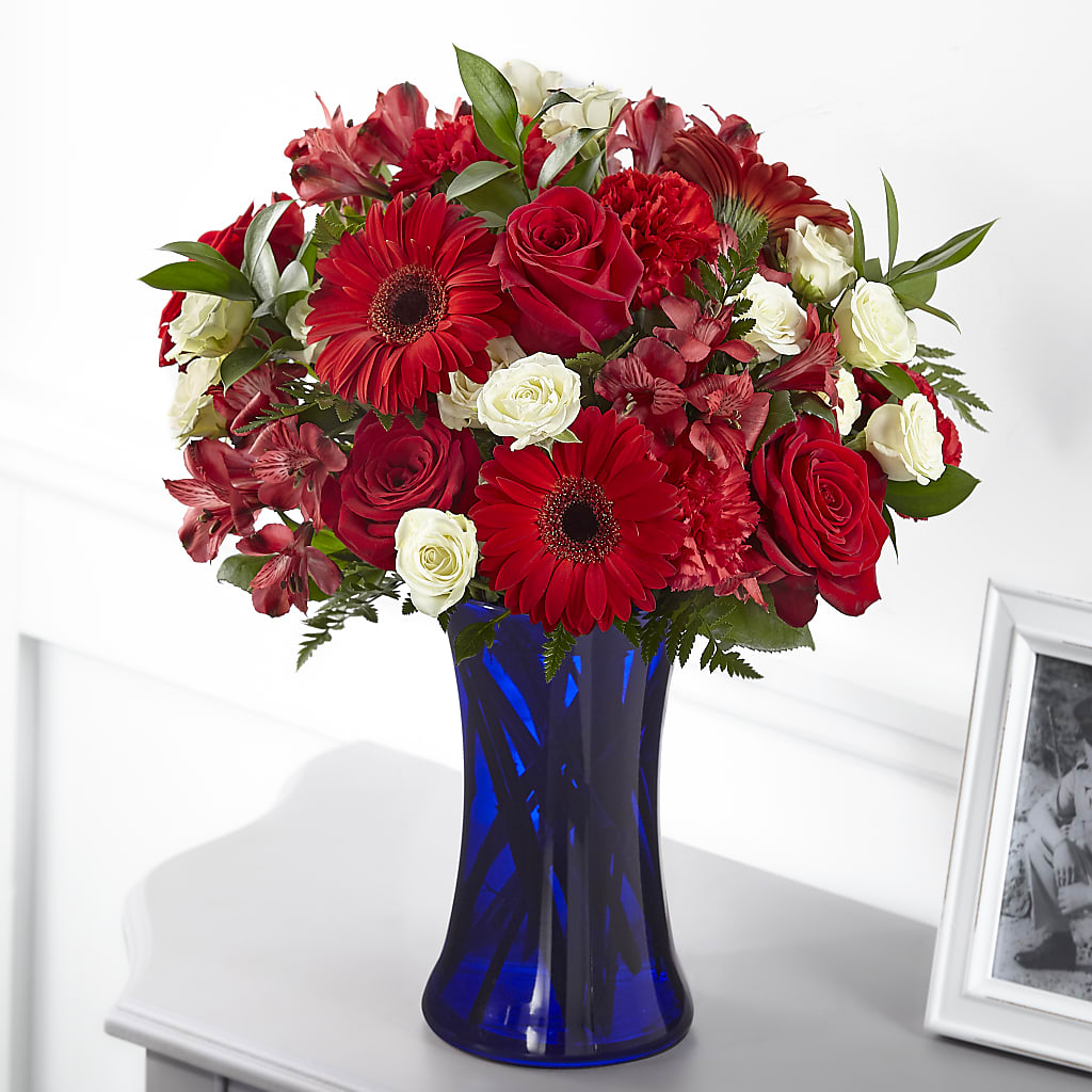 Hearts Embrace Bouquet – CARLOS BLOOMS & EVENTS, Garnerville NY