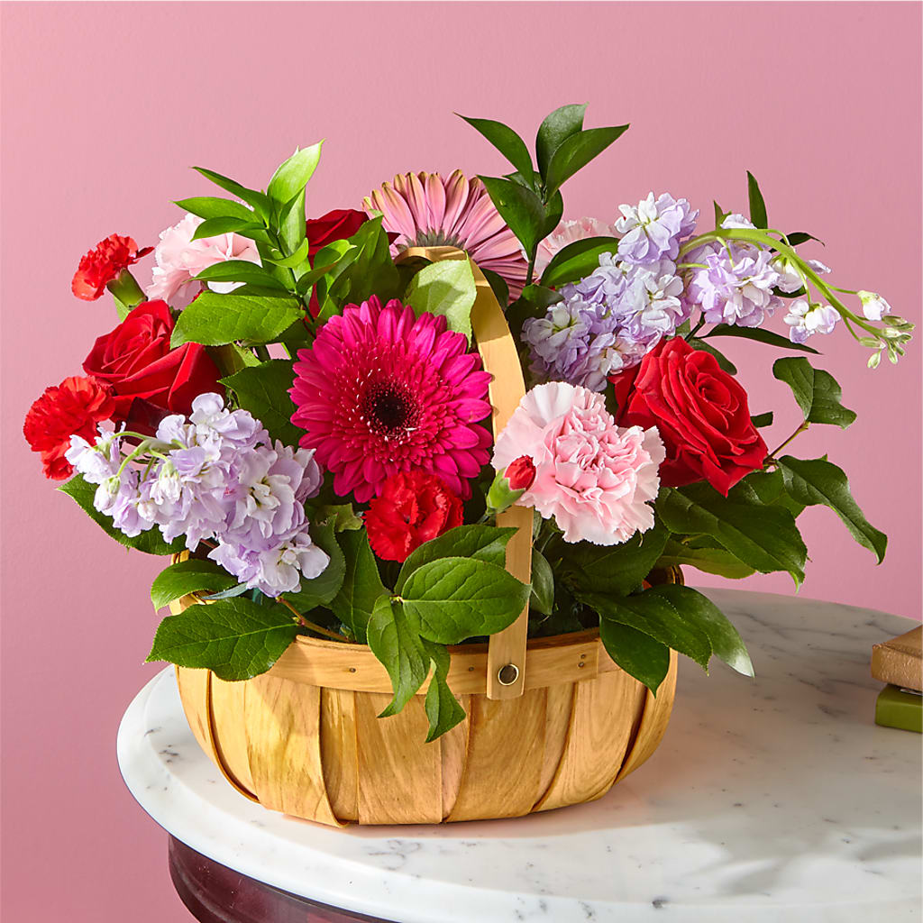 Pink Picnic Basket – CARLOS BLOOMS & EVENTS, Garnerville NY