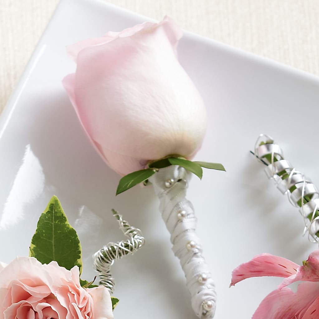 Pink Rose Boutonniere – CARLOS BLOOMS & EVENTS, Garnerville NY