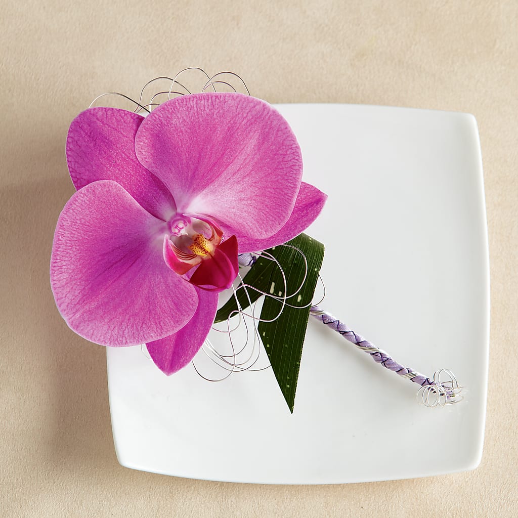 Glorious Boutonniere – CARLOS BLOOMS & EVENTS, Garnerville NY