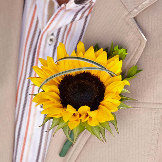 Free Spirit Boutonniere – CARLOS BLOOMS & EVENTS, Garnerville NY
