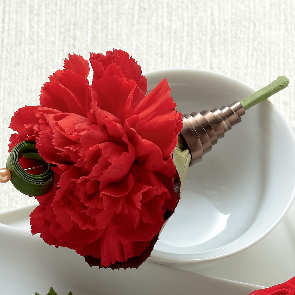 Red Carnation Boutonniere – CARLOS BLOOMS & EVENTS, Garnerville NY